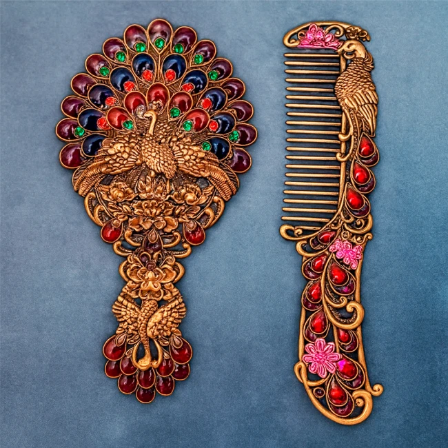 дзеркало і розчіска