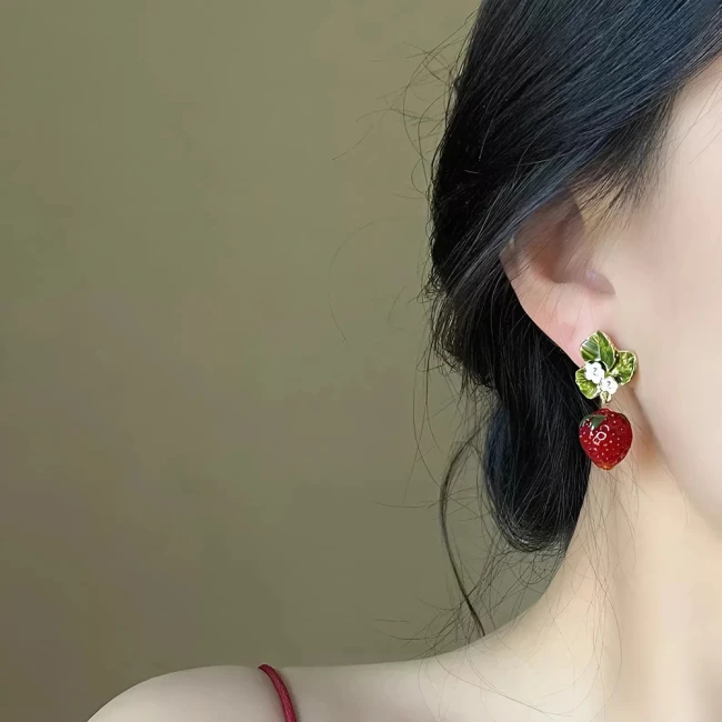 сережки з полуницею