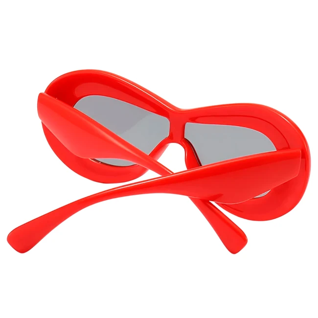 солнцезащитные очки в толстой оправе