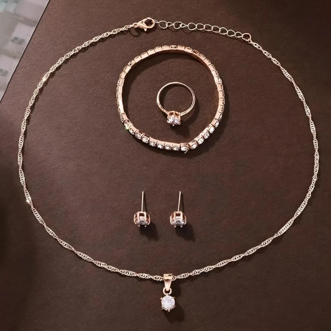 набор аксессуаров для женщины