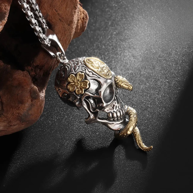 кулон-череп