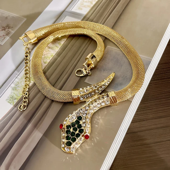 намисто зі стразами