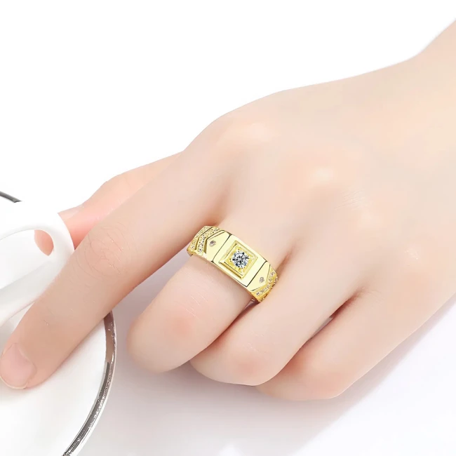 кольцо со стразами