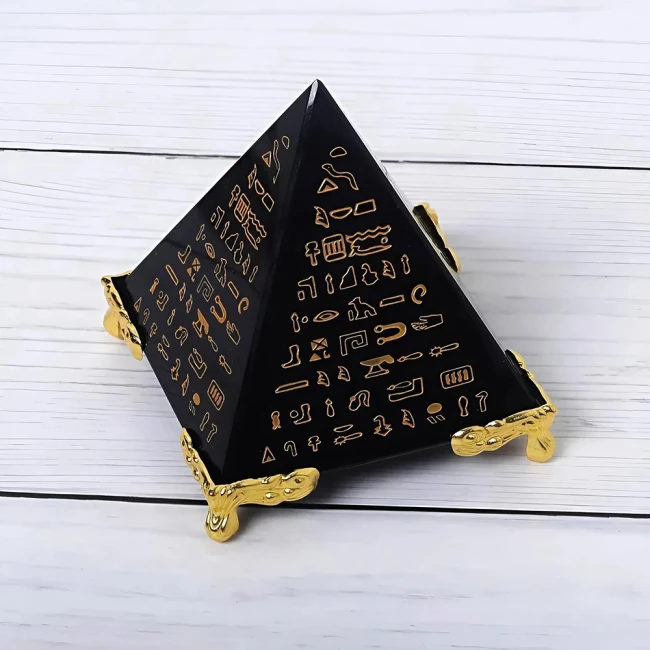 піраміда з обсидіану