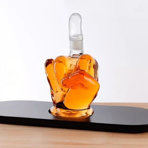 Стеклянный графин в форме среднего пальца стеклянный графин