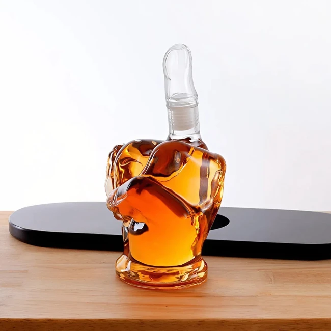 прозрачный графин