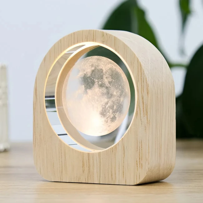 світильник із гравіюванням