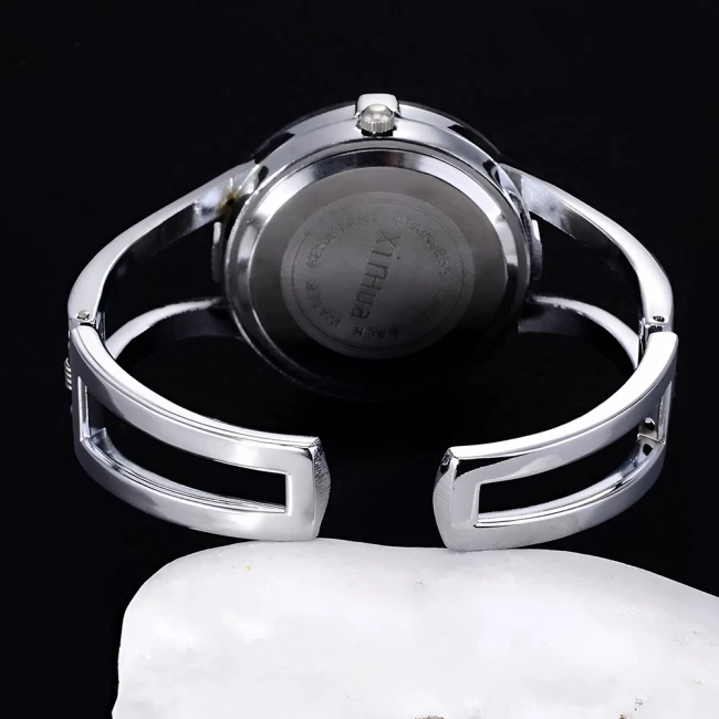 наручний годинник зі стразами