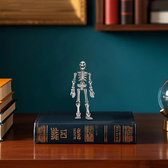 фігурка з деталей