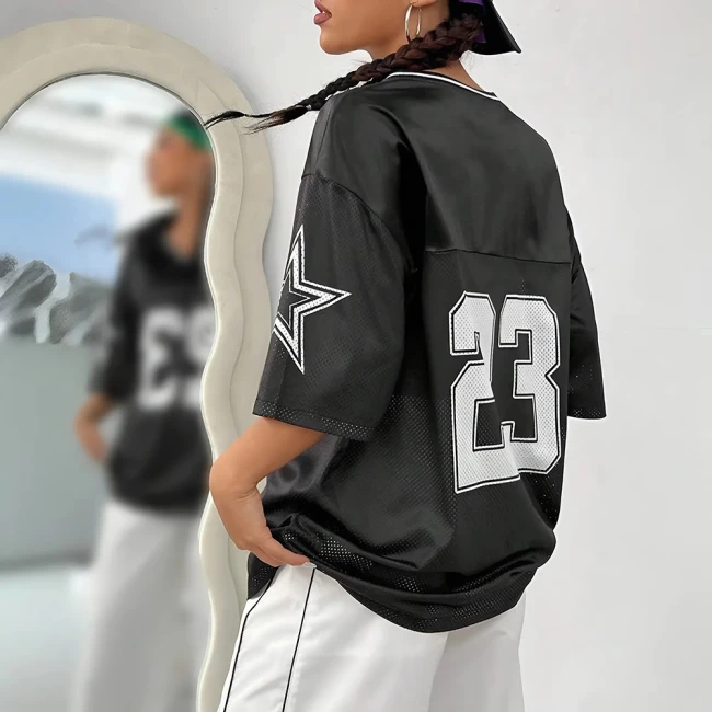 футболка с V-образным вырезом