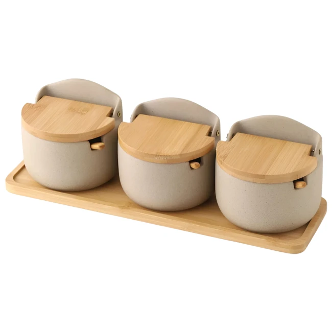 банки з ложками