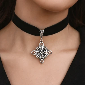 Готичний чокер з підвіскою чокер з підвіскою