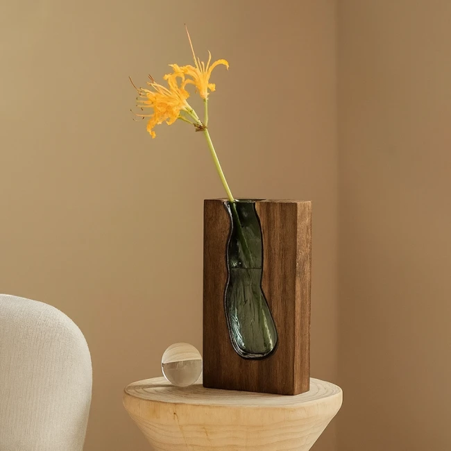 прозрачная ваза