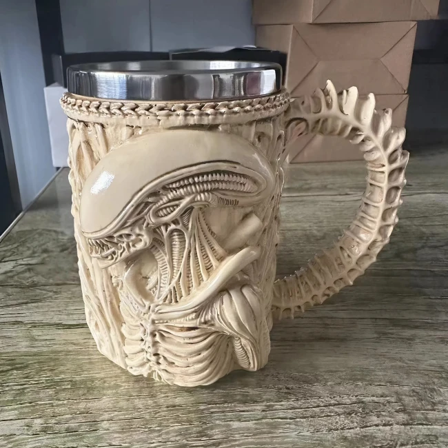 кружка в виде Чужого