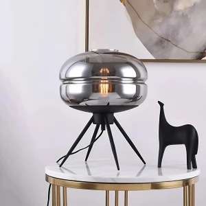 Приліжковий світильник зі скляним плафоном приліжковий світильник