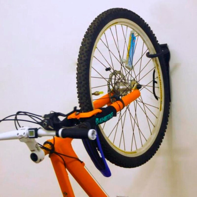 велосипедне кріплення на стіну