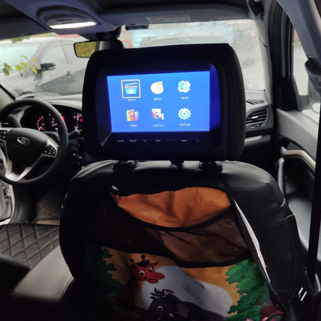екран в підголовник автомобіля