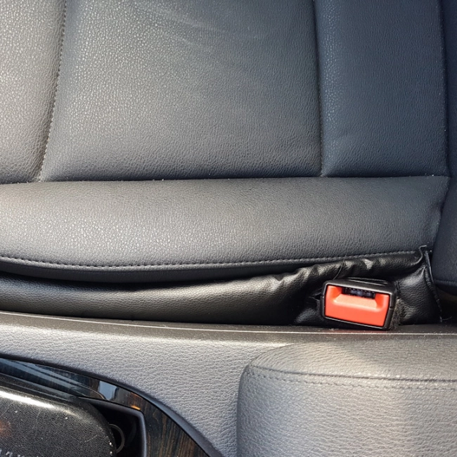 вставка між сидінням та консоллю