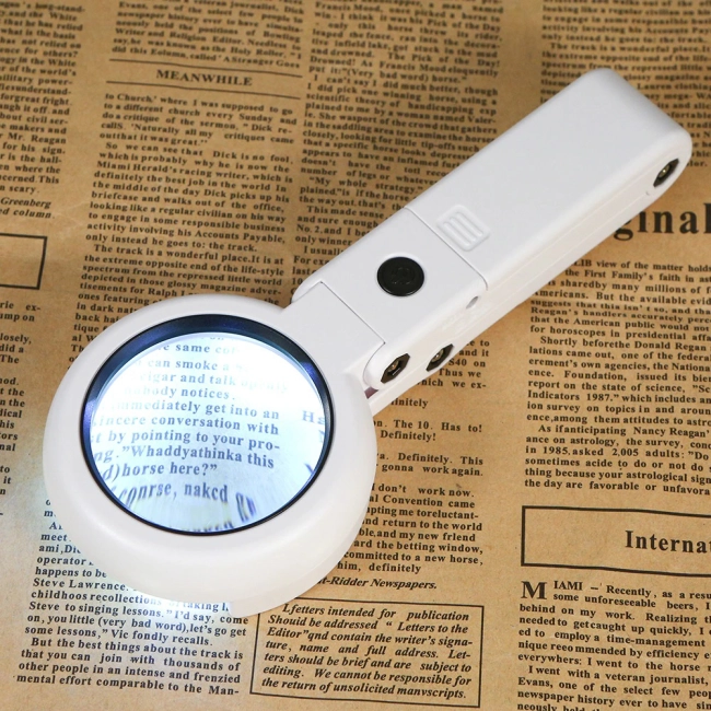 лінза лупа з підсвічуванням