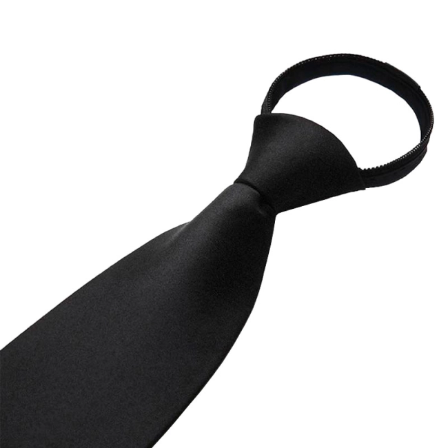 краватка чорного кольору