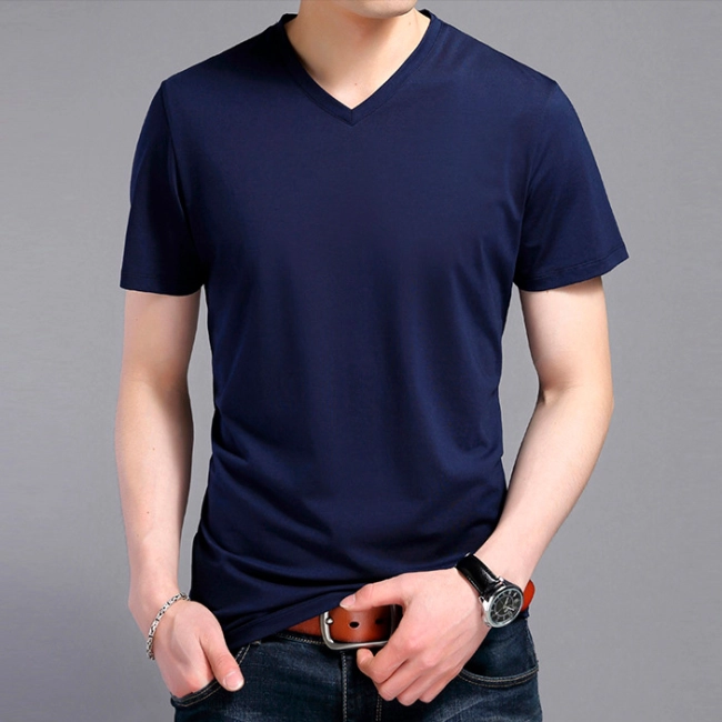 футболка с v вырезом