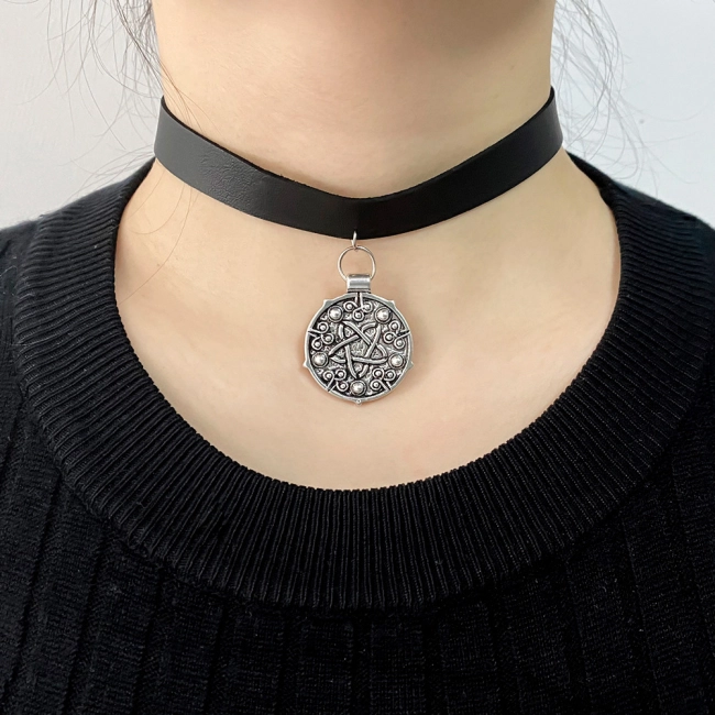 медальон йеннифэр