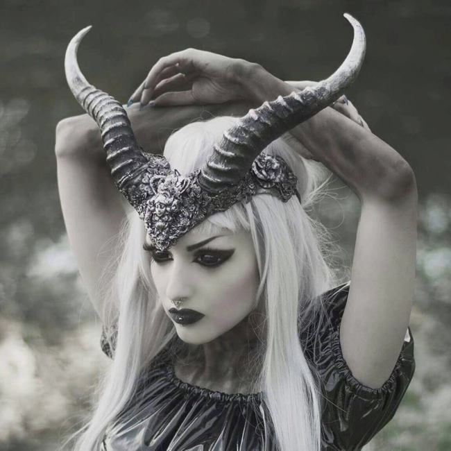 роги диявола на голову