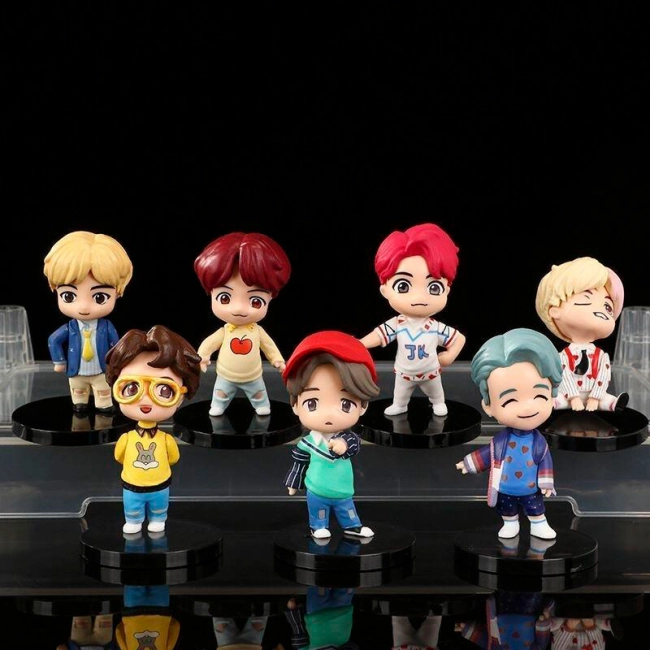 фігурки учасників бтс