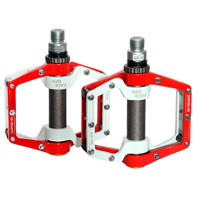 педалі з шпильками на велосипед