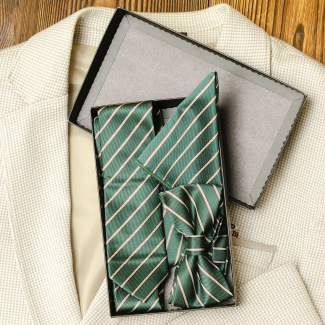 комплект для чоловіків з метеликом