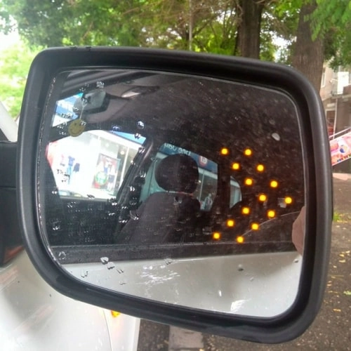 поворотники на дзеркала