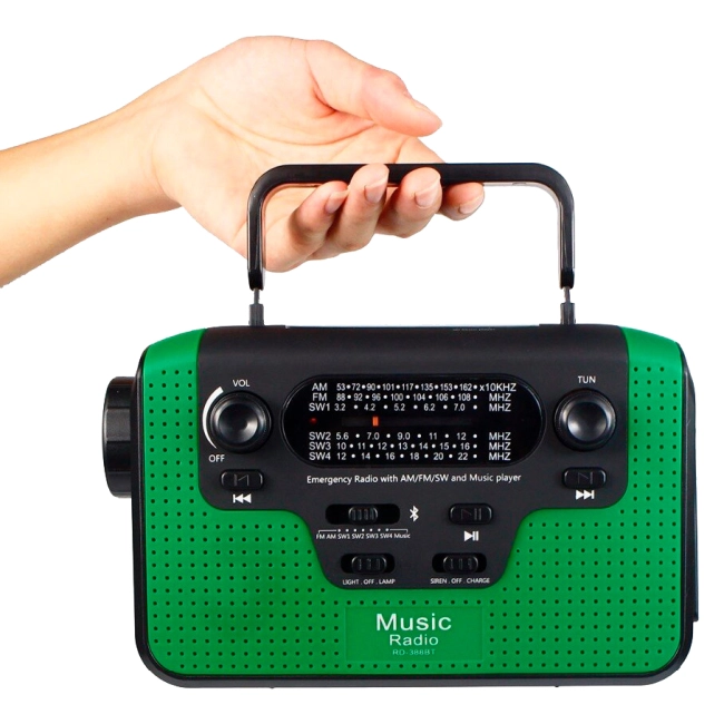 радіоприймач з динамо та ліхтарем