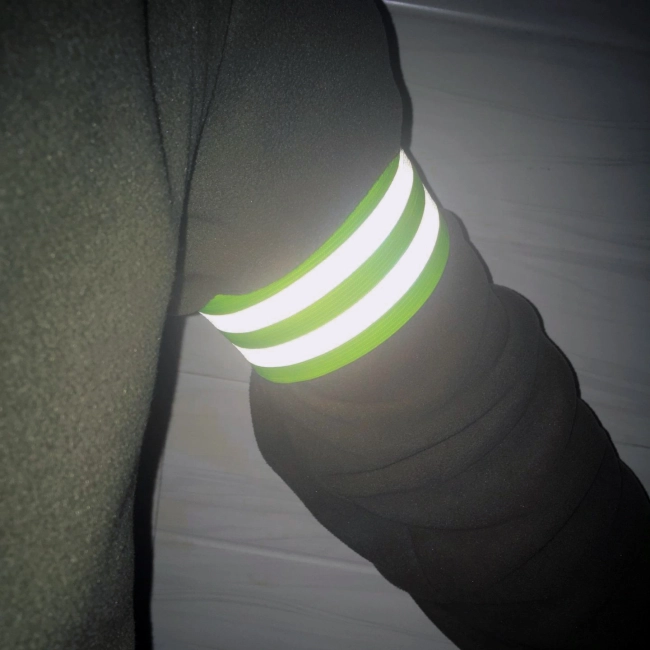 светоотражатель на руку на одежду