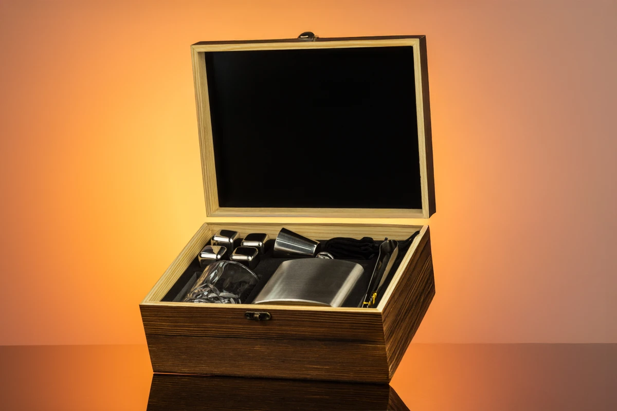 Подарунковий чоловічий набір аксесуарів для віскі